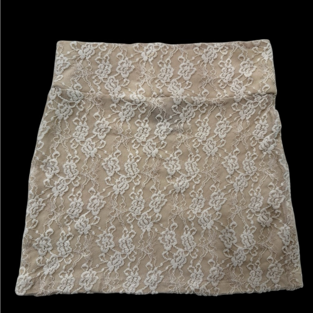 Chic Lace Pencil Skirt in Cream
